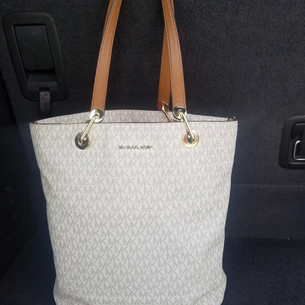 Michael Kors Raven Tote